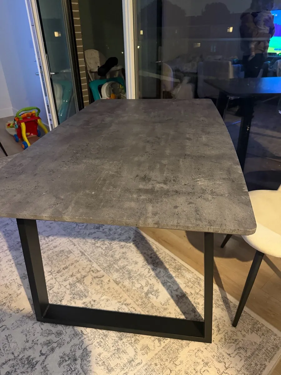 Table & 4 chairs - Image 3