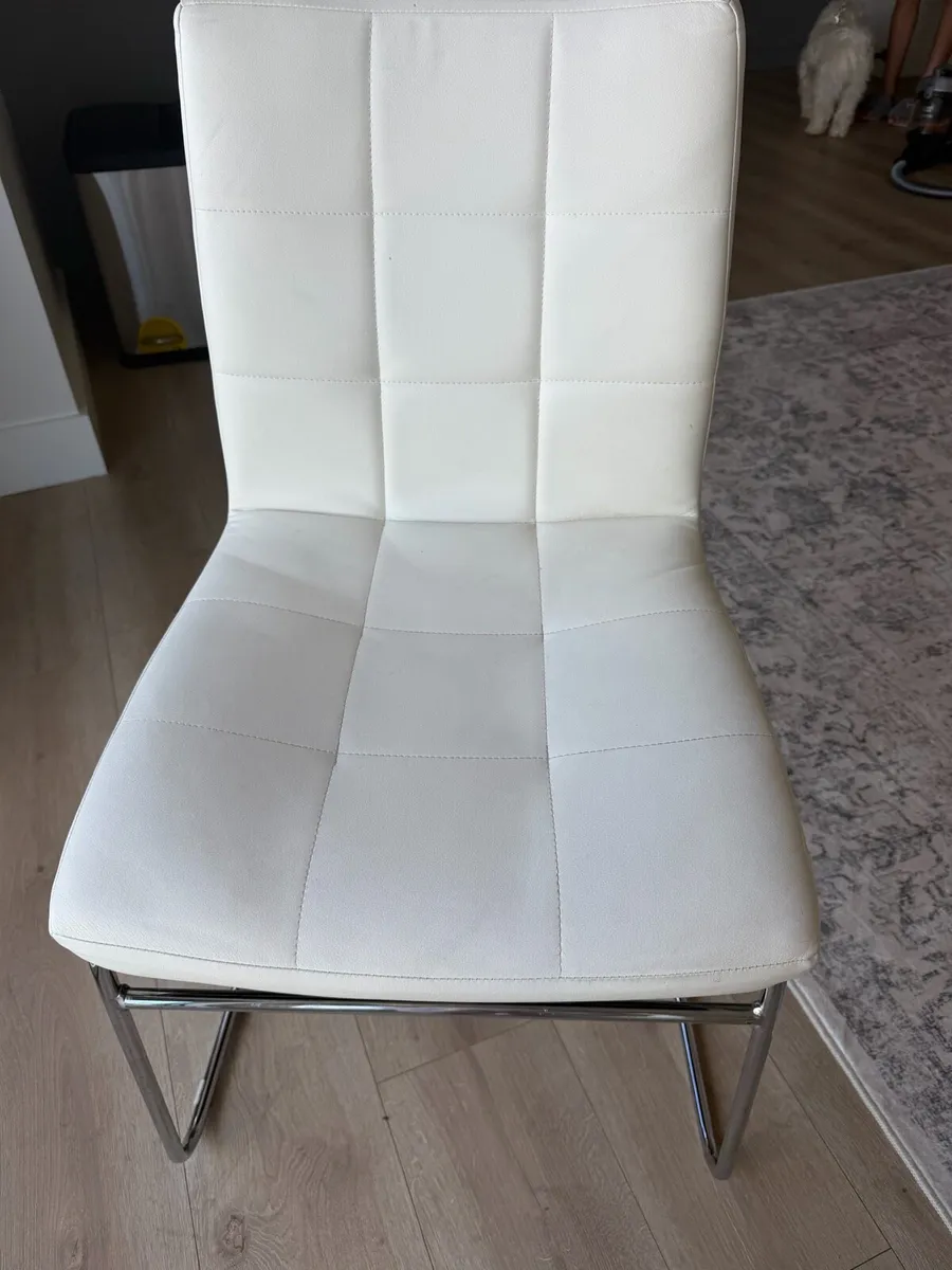 Table & 4 chairs - Image 1