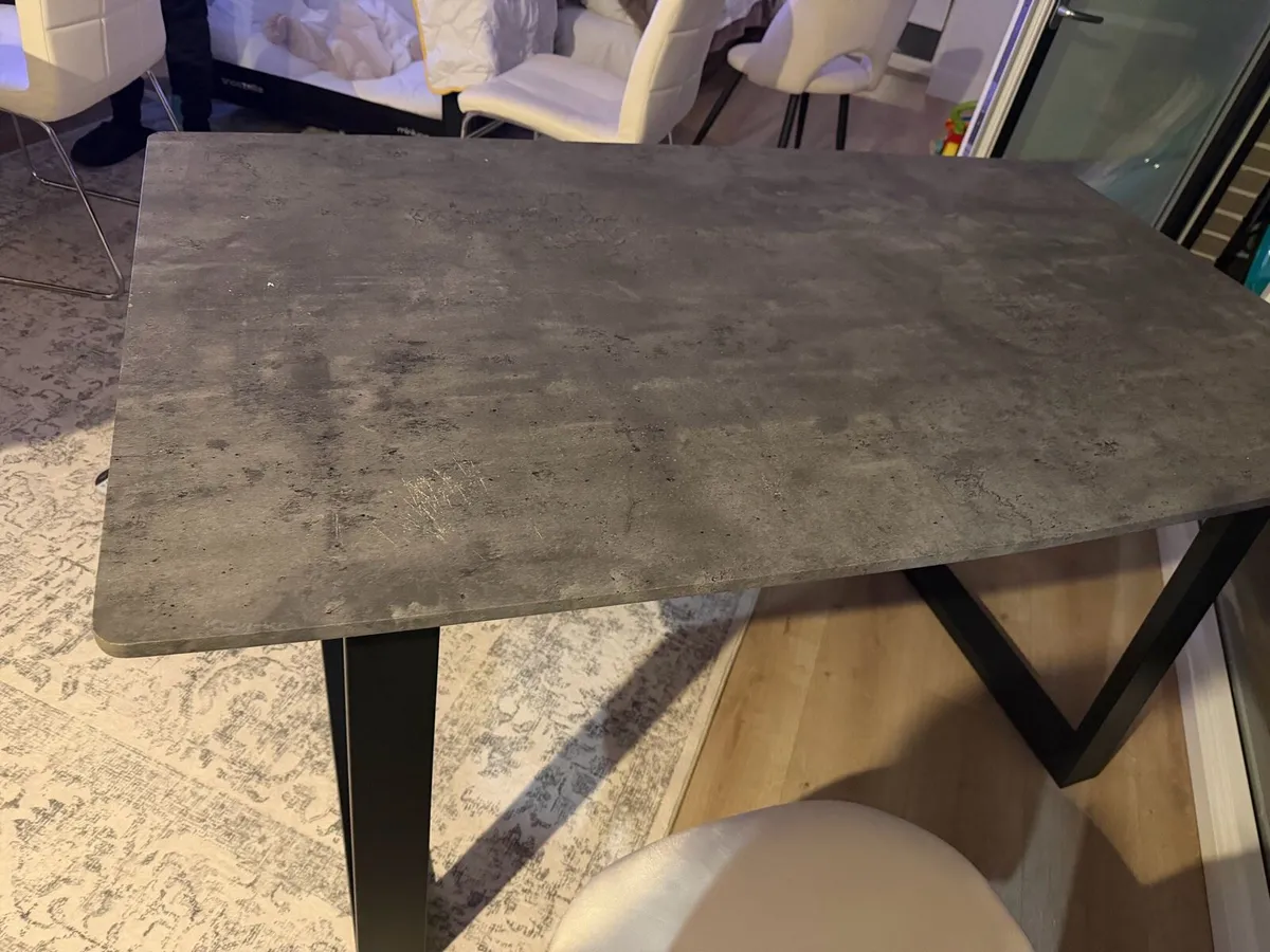 Table & 4 chairs - Image 2