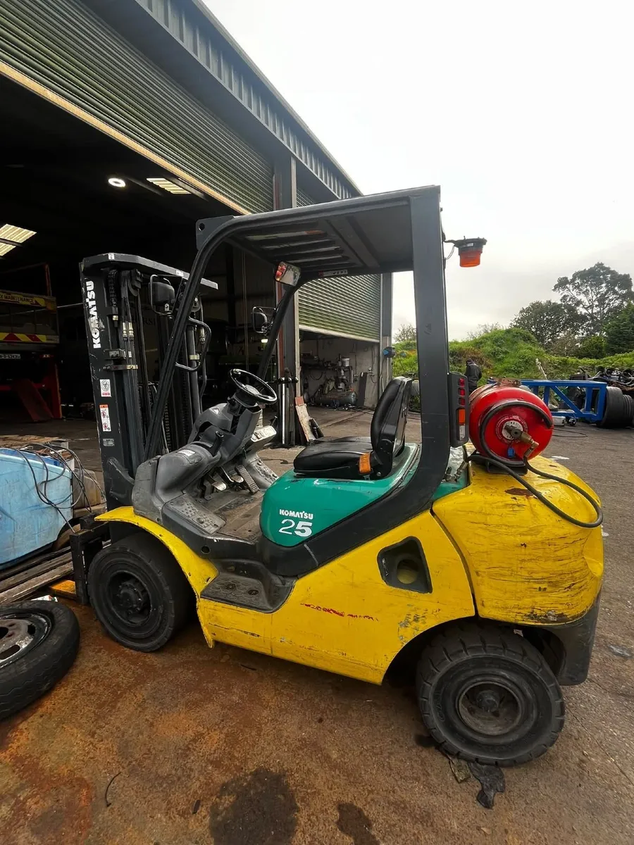Komatsu 2.5 Tonne Gas Forklift 2006 - Image 2