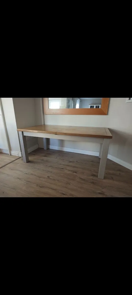 Dining table - Image 1