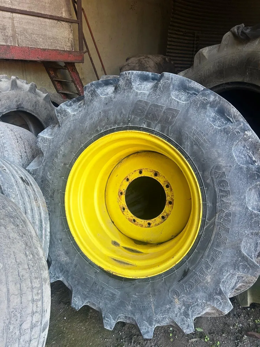 JOHN DEERE FLOTATION TYRES & RIMS 🚜 - Image 1