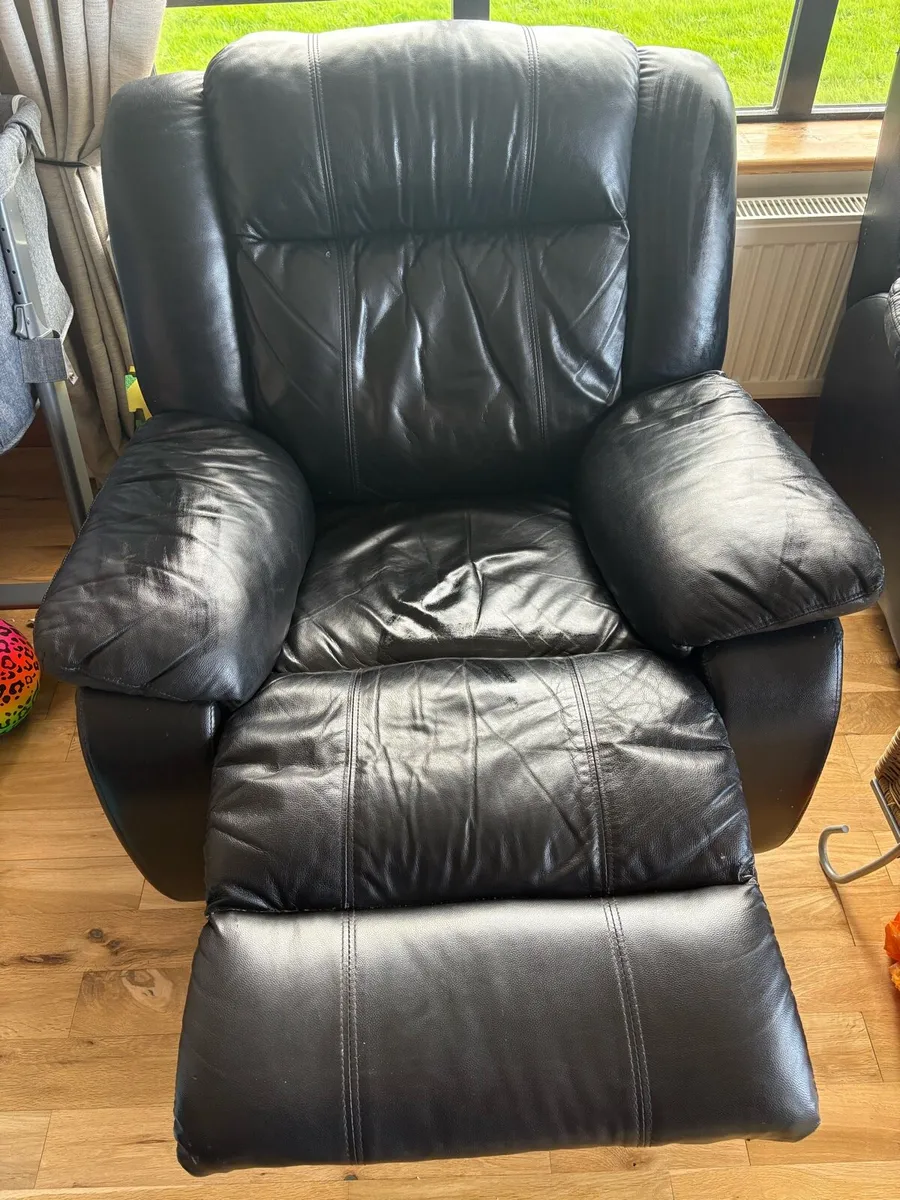 3 Piece Suite - Image 4