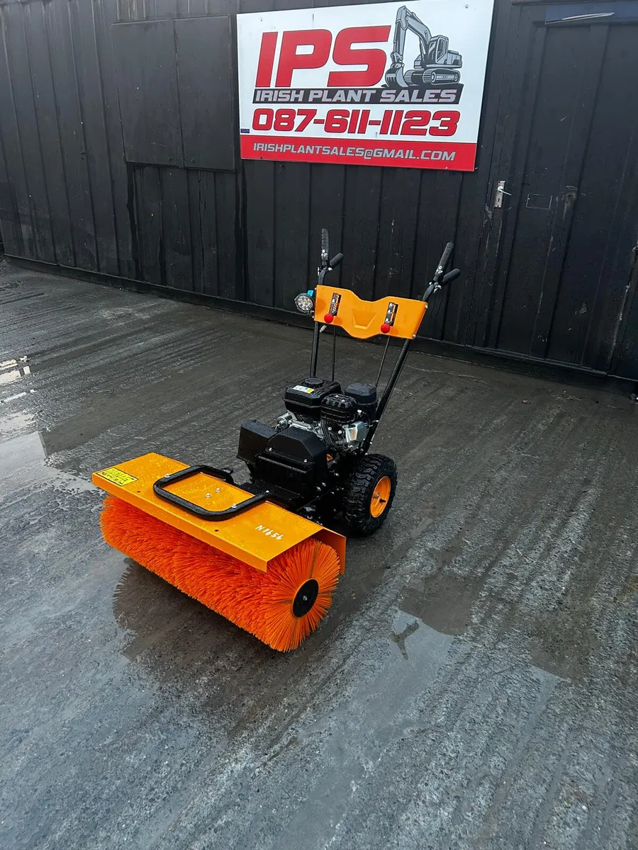 Villager VSS 60 petrol-powered  sweeper - Image 3