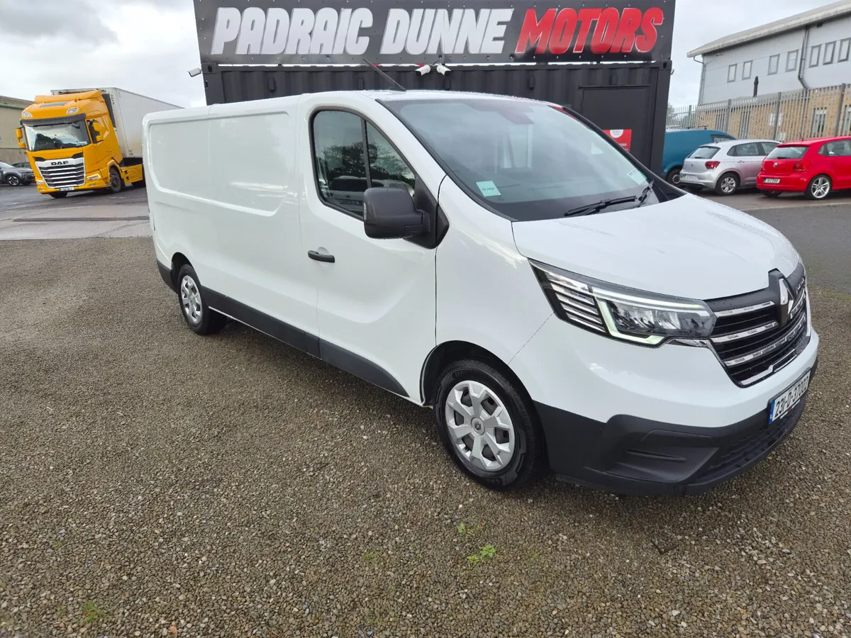 231 Renault Trafic 2.0 Immaculate Condition - Image 2