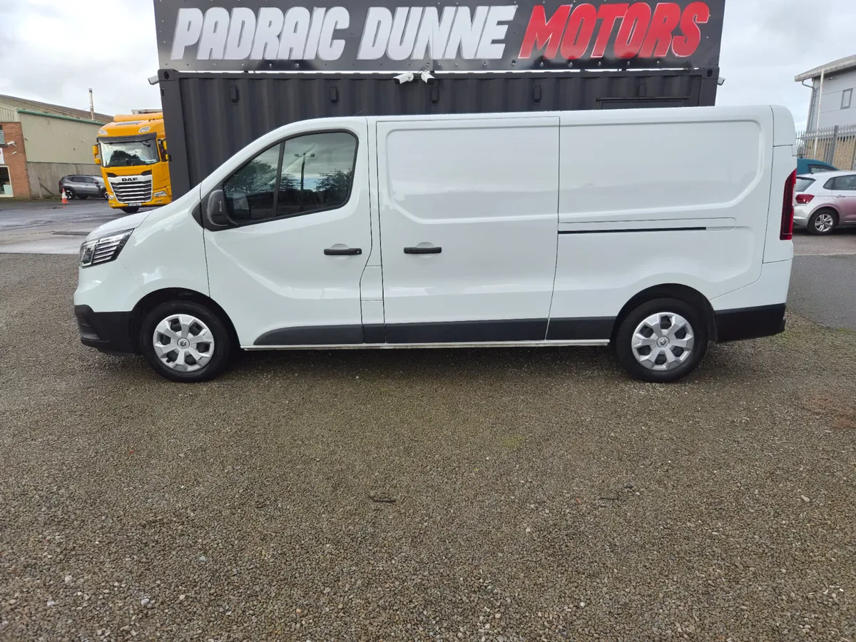 231 Renault Trafic 2.0 Immaculate Condition - Image 4