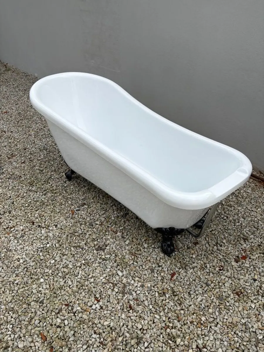 Vintage Style Slipper Bathtub - Image 1