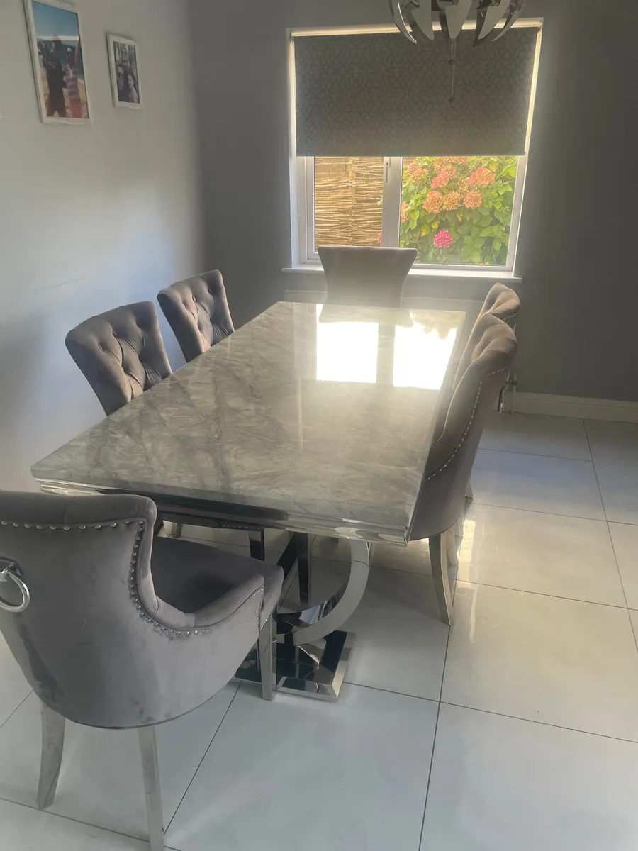 Arturo Dining Table and 6 chairs - Image 1