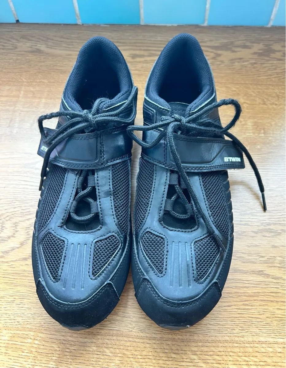 Triban Road 100 cycling shoes size 8/42 - Image 1