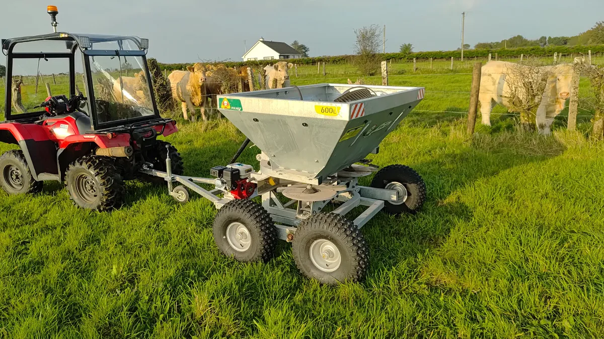 Tolmet fertiliser spreader - Image 2