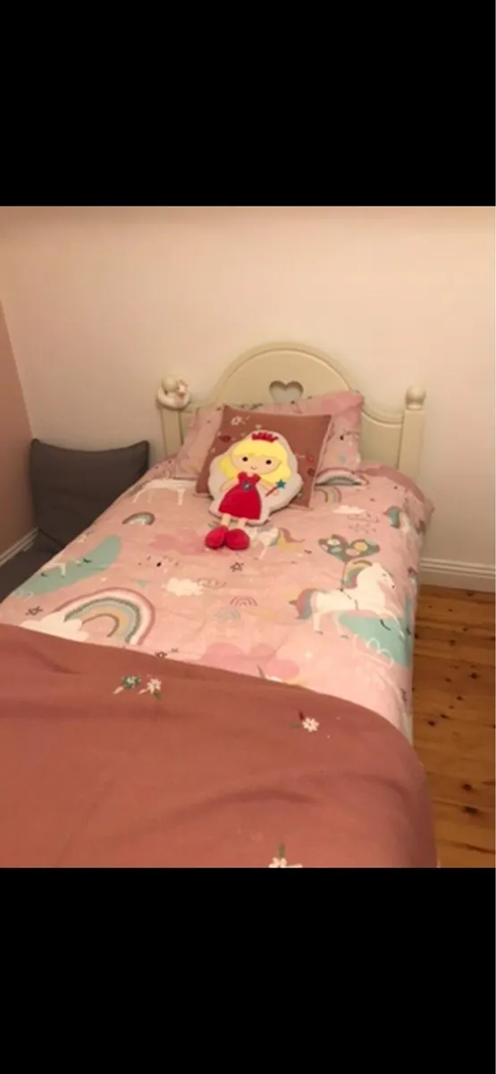 Single bed - Image 1
