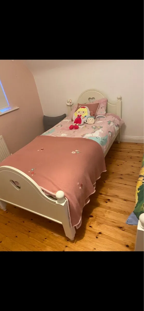Single bed - Image 2
