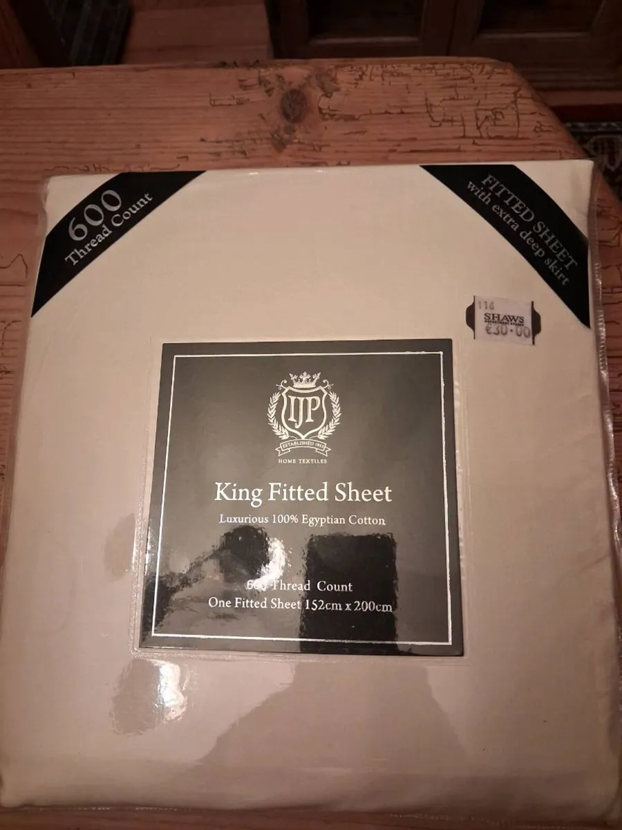 King Size Fitted Sheet. - Image 3