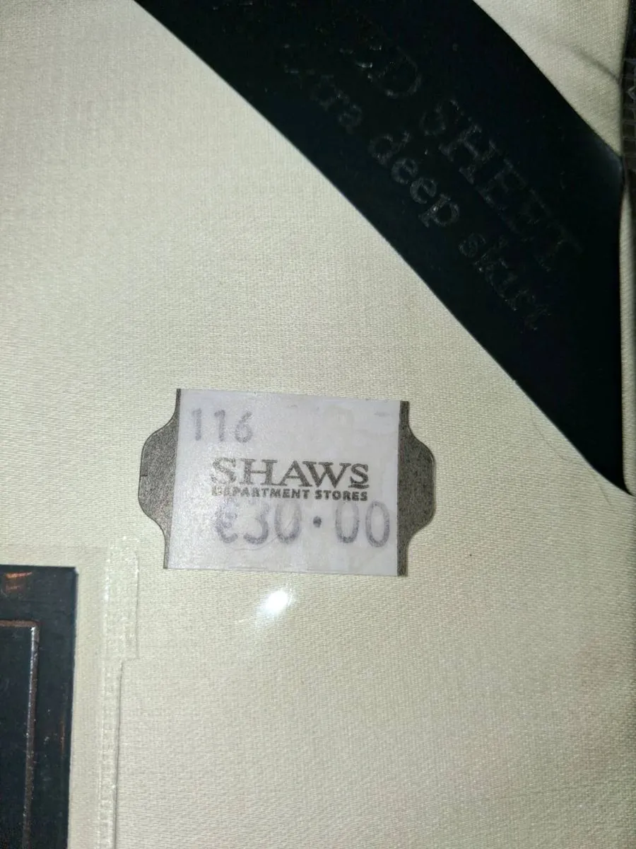 King Size Fitted Sheet. - Image 4