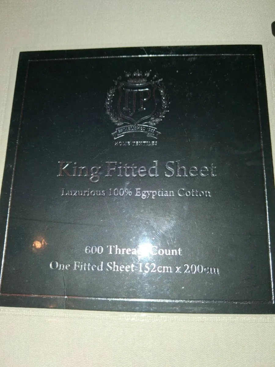 King Size Fitted Sheet. - Image 1