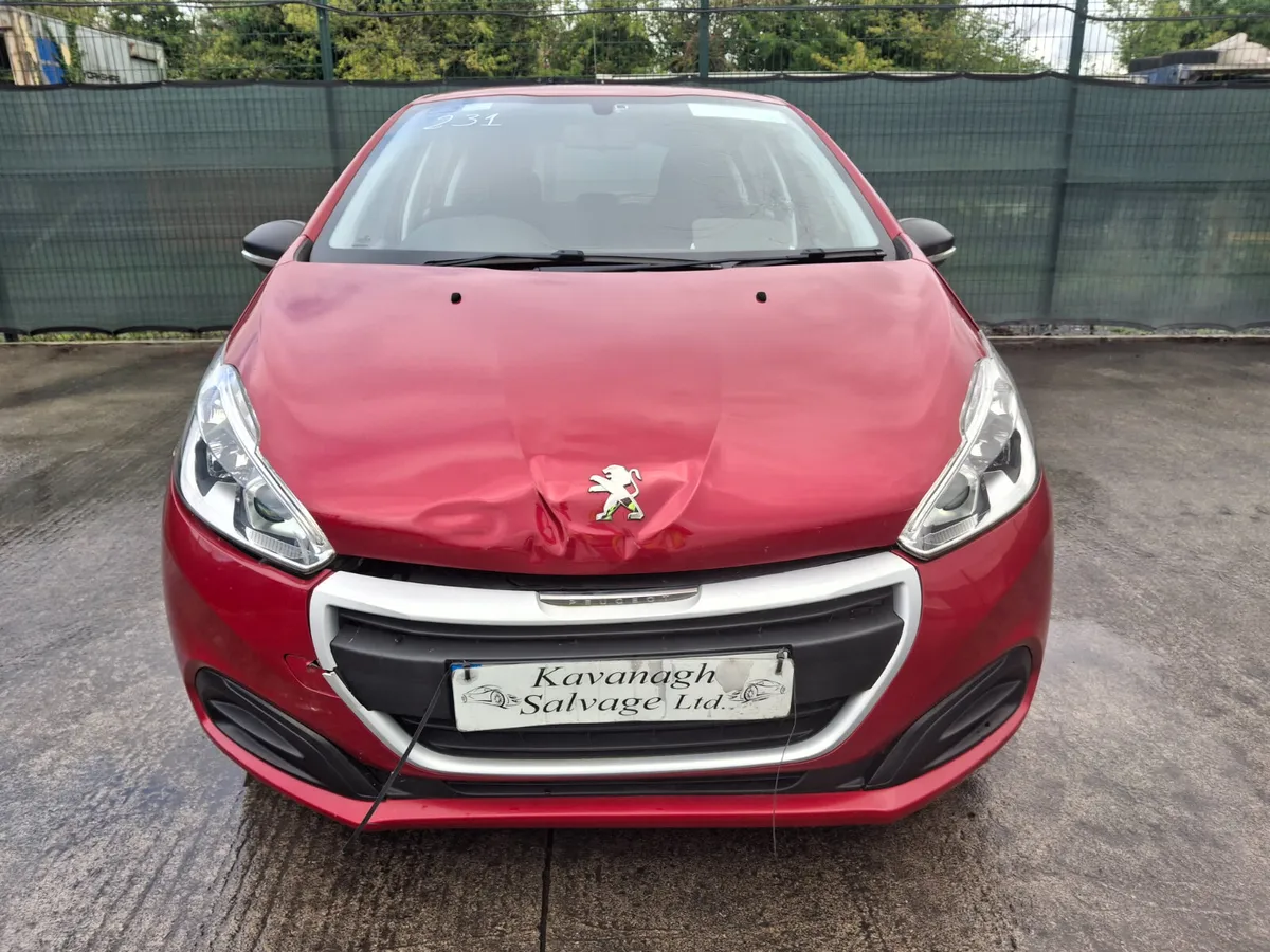 182 Peugeot 208  1.2 Petrol Very Light Damage - Image 2