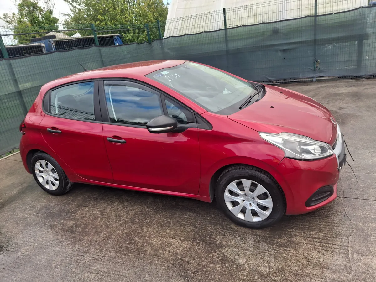 182 Peugeot 208  1.2 Petrol Very Light Damage - Image 3