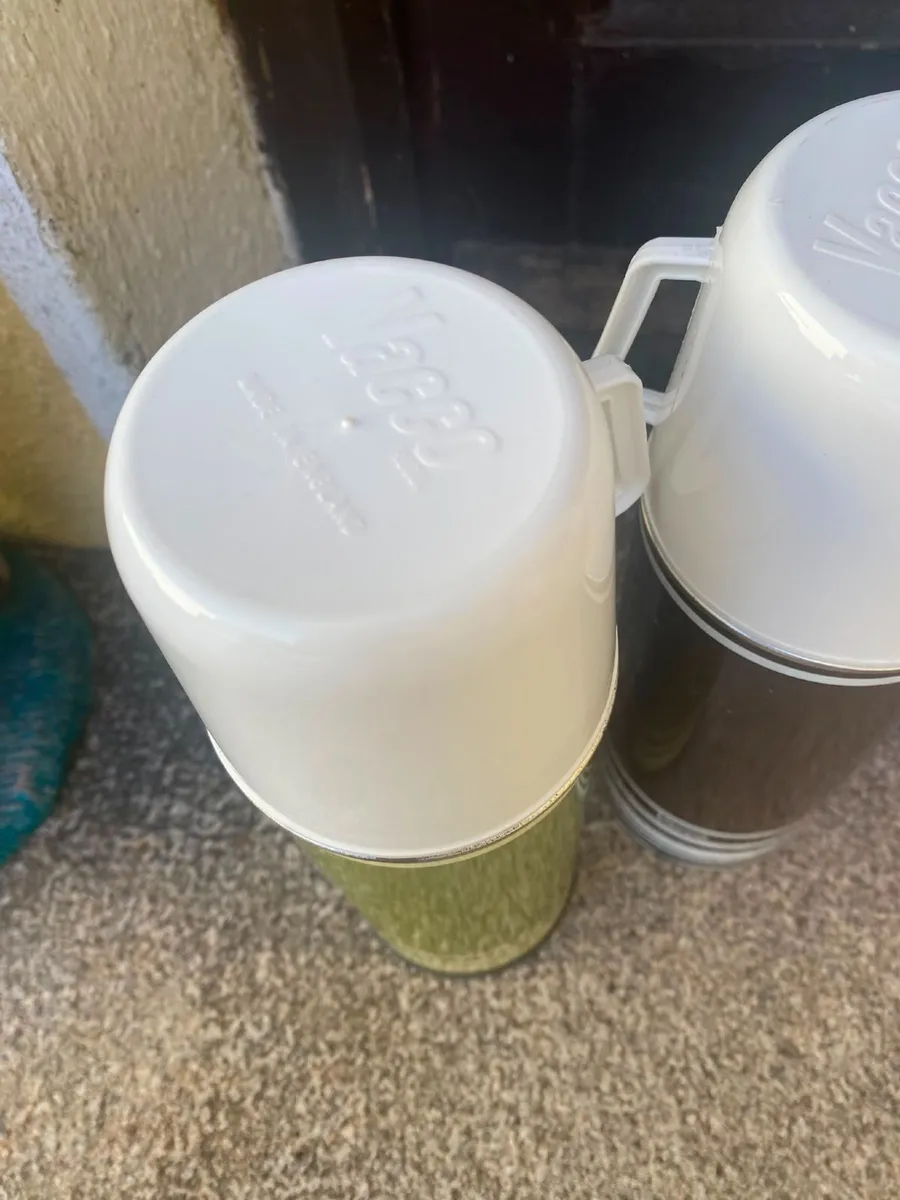 Vintage flasks - Image 2