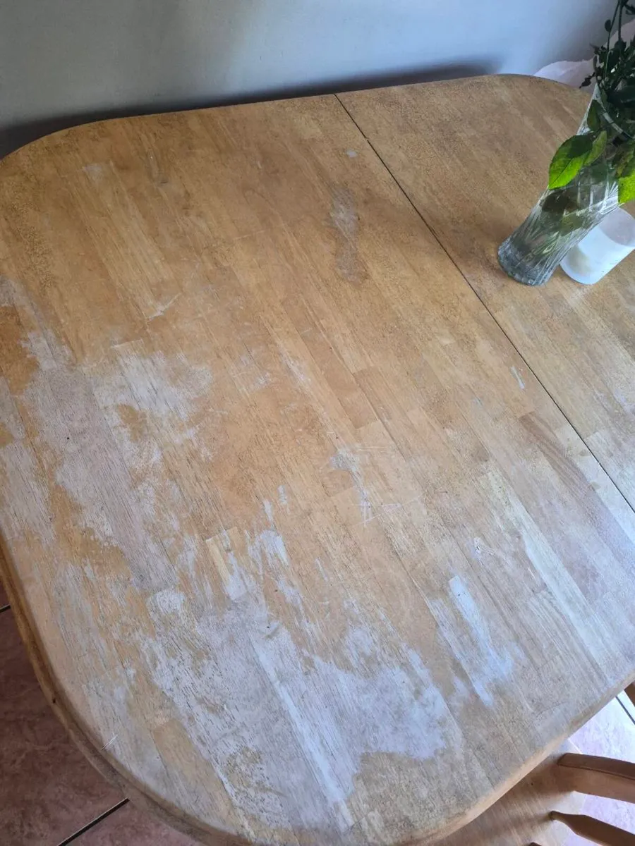 Table and Chairs - Image 4