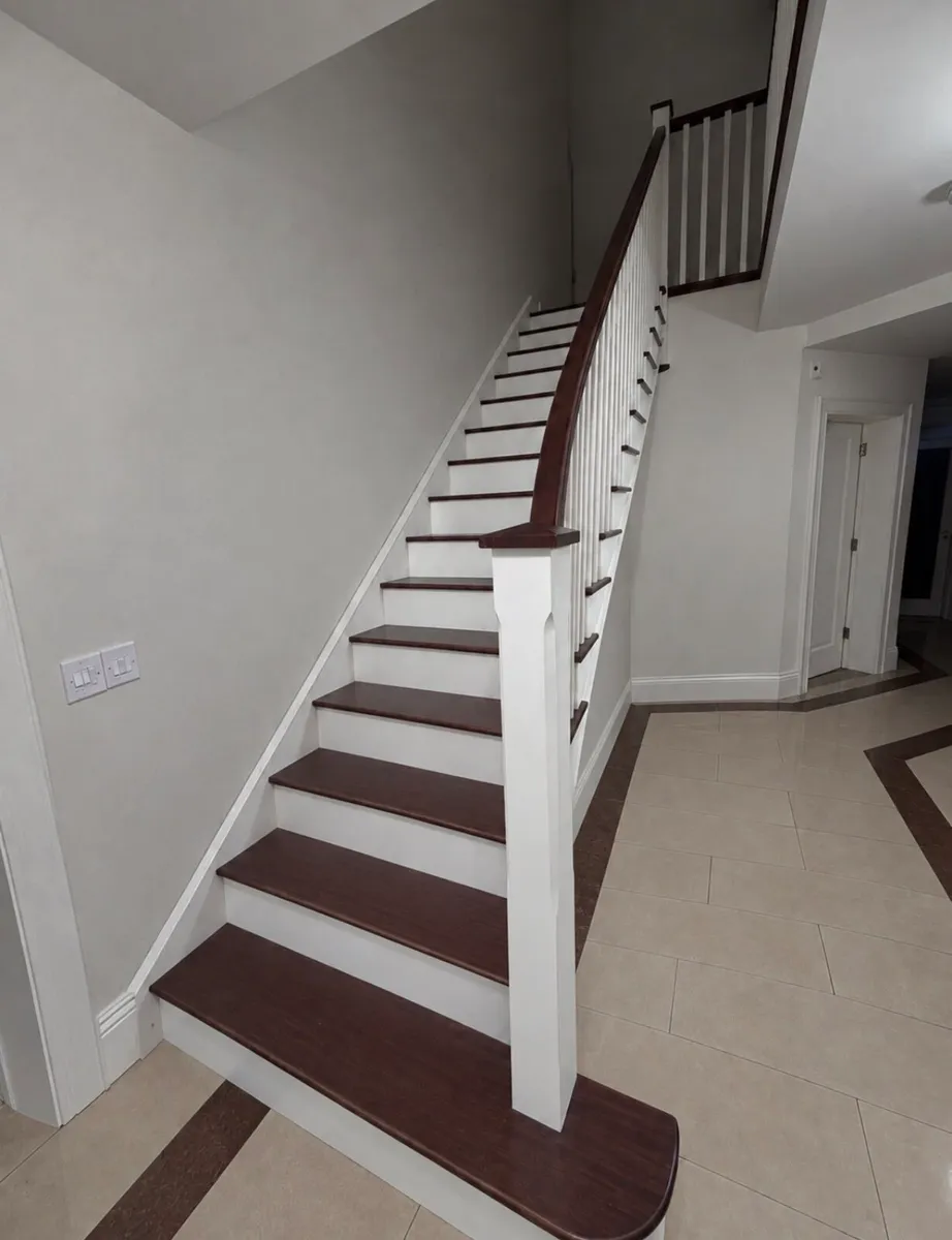 Kitchen & stairs - Image 4