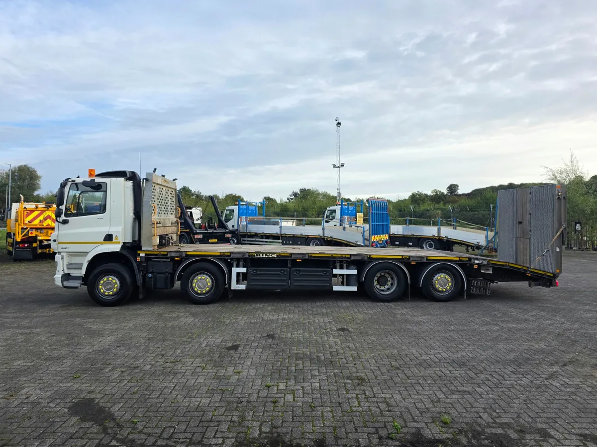 2020 DAF CF410 8X2 rear steer with 33ft beavertail - Image 4
