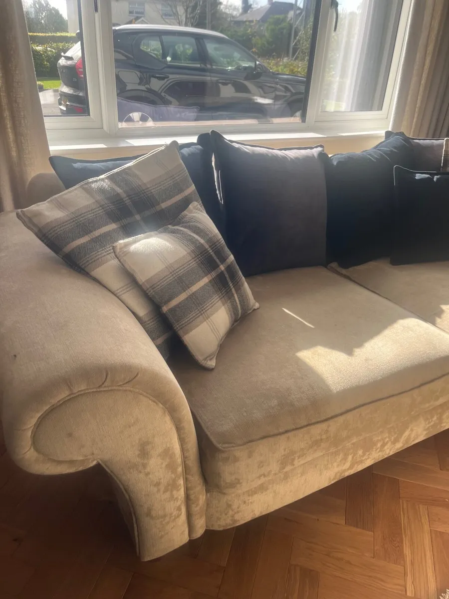 Couch - Image 2