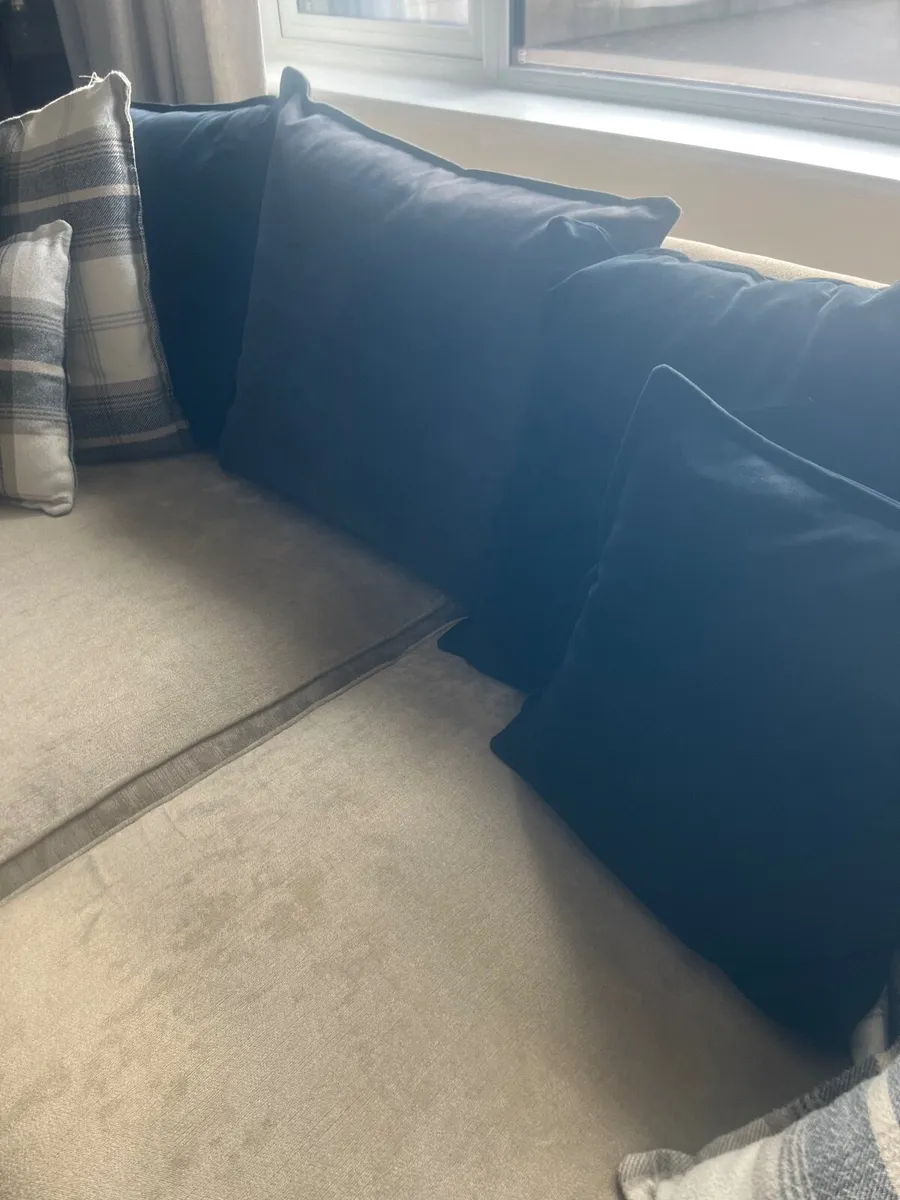 Couch - Image 3