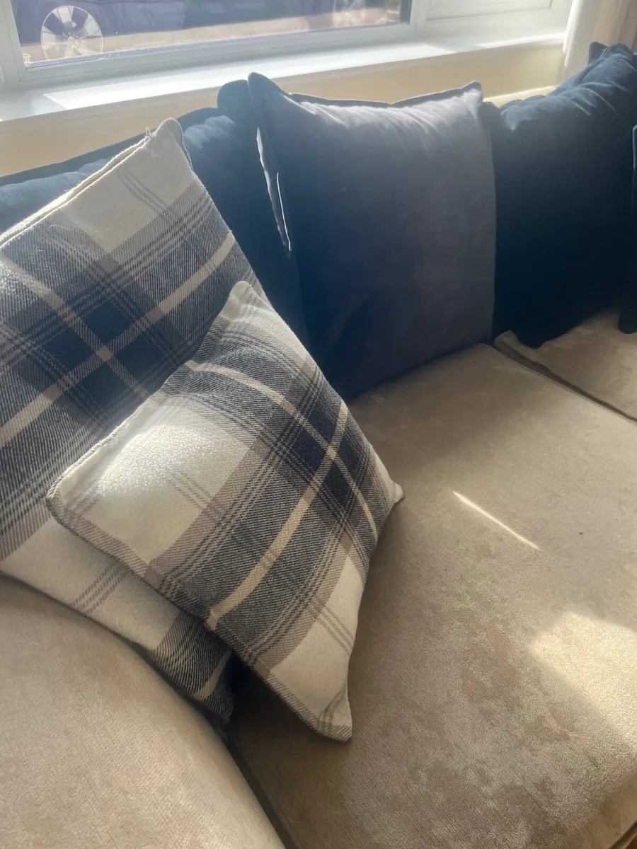 Couch - Image 4