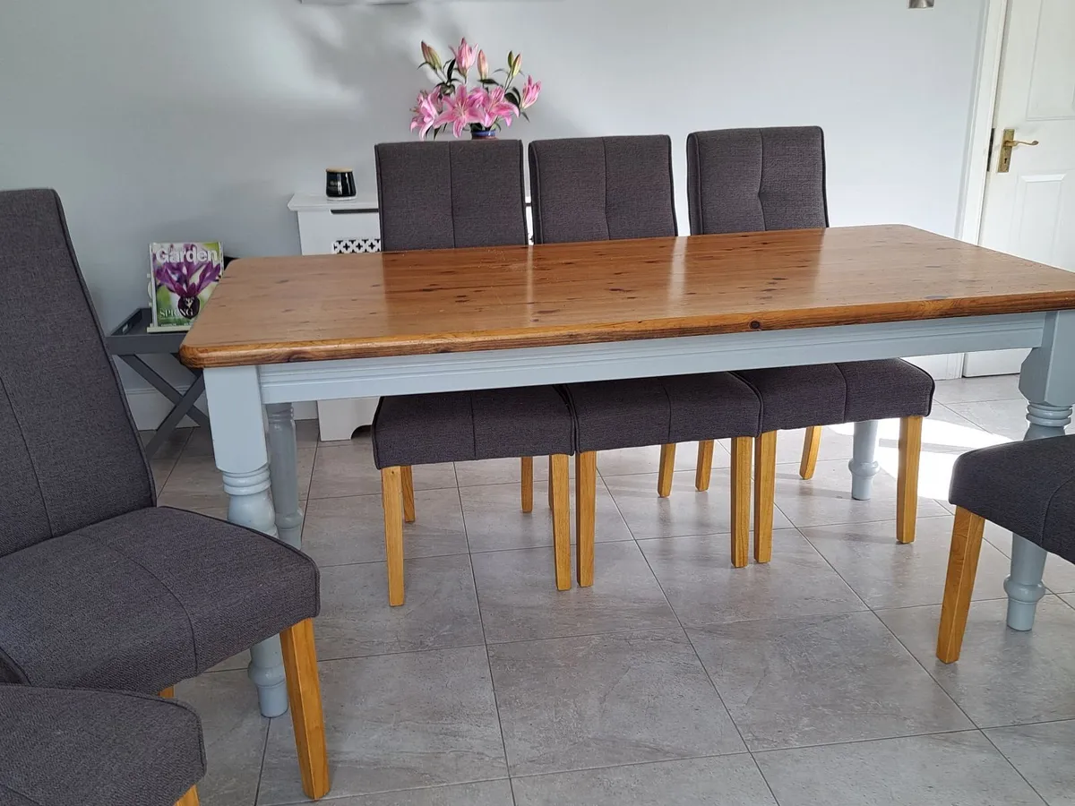 Table & 6 chairs - Image 2