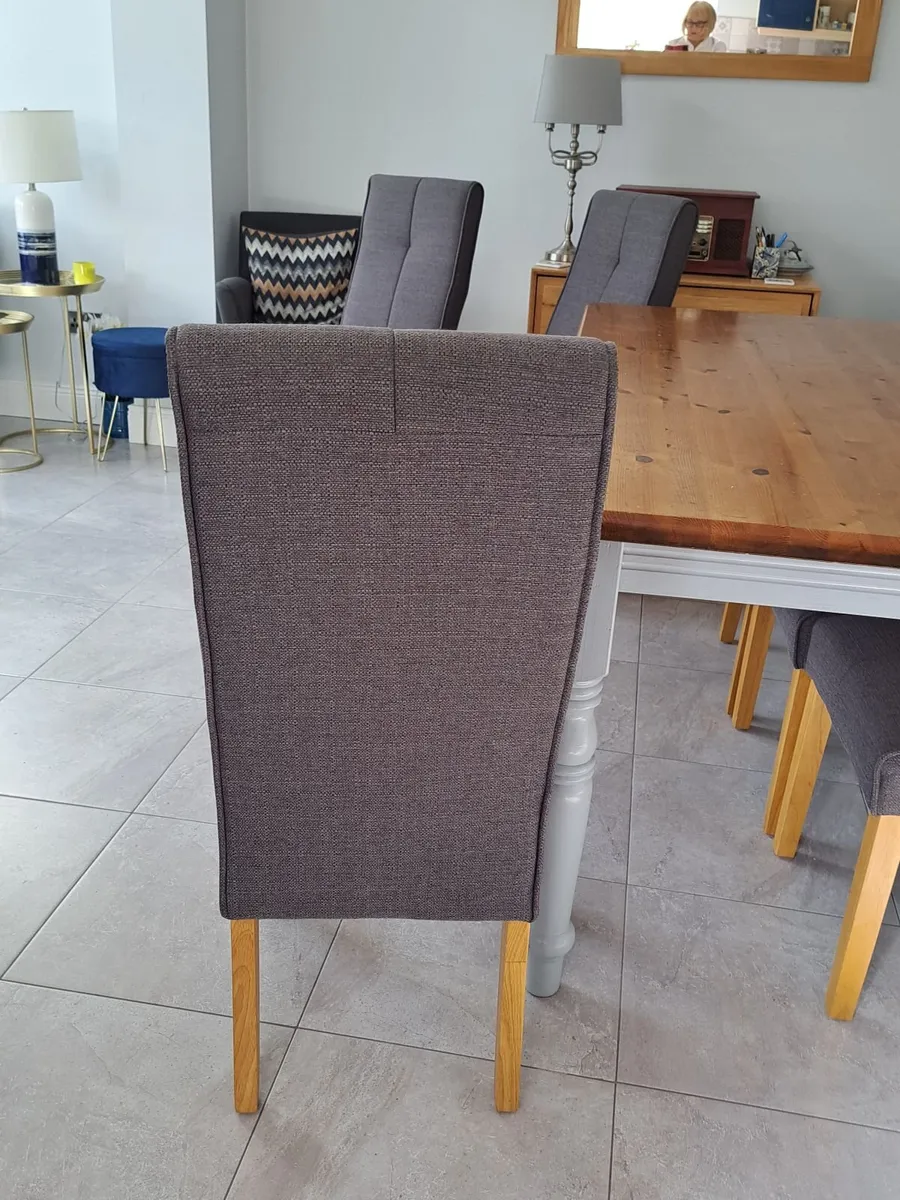 Table & 6 chairs - Image 3
