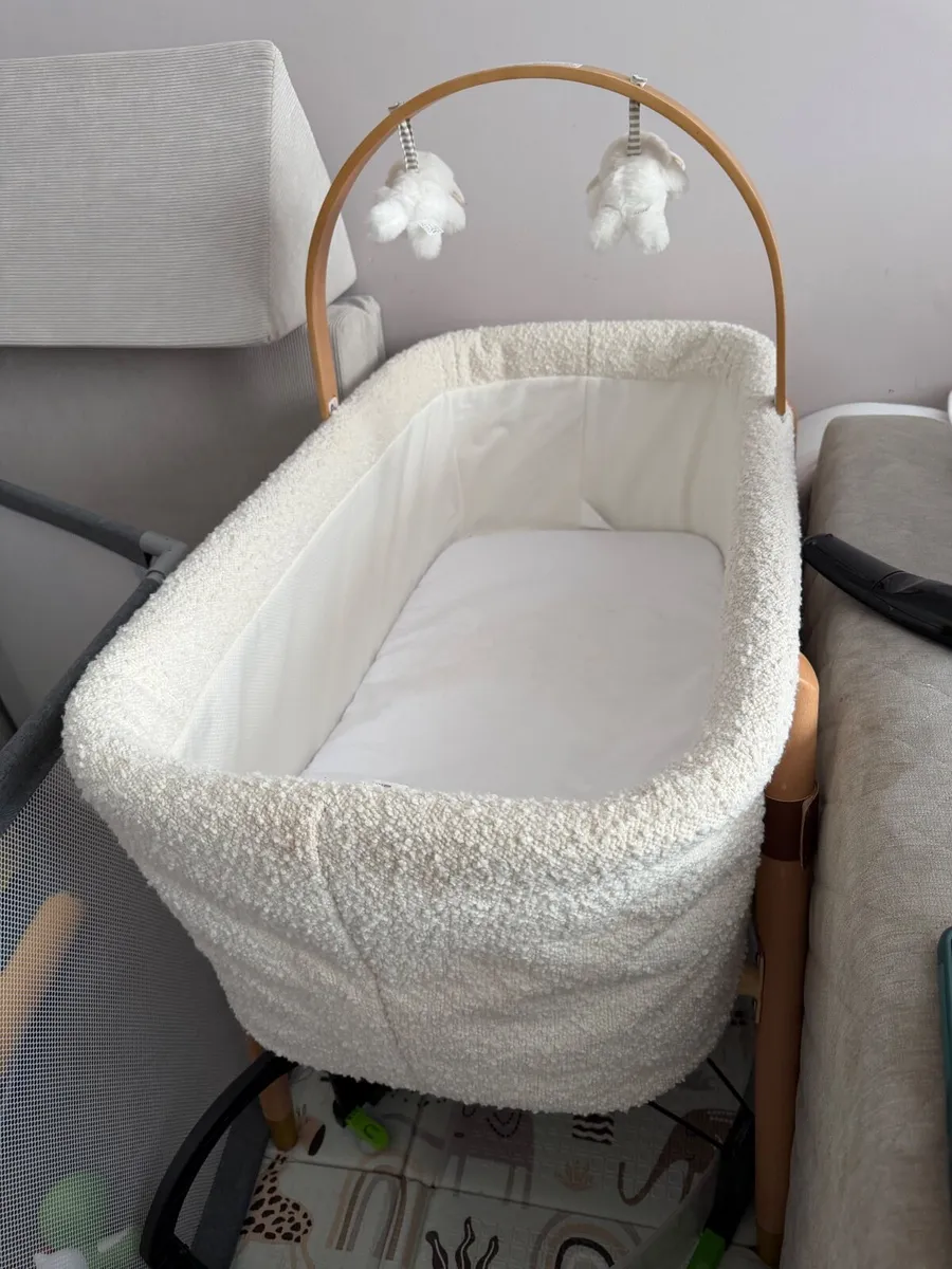Vola crib - Brilliant Condition - Image 1