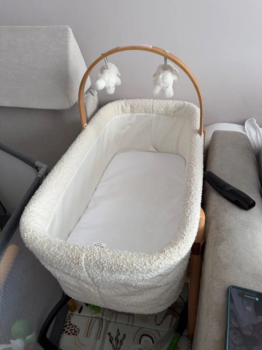 Vola crib - Brilliant Condition - Image 2