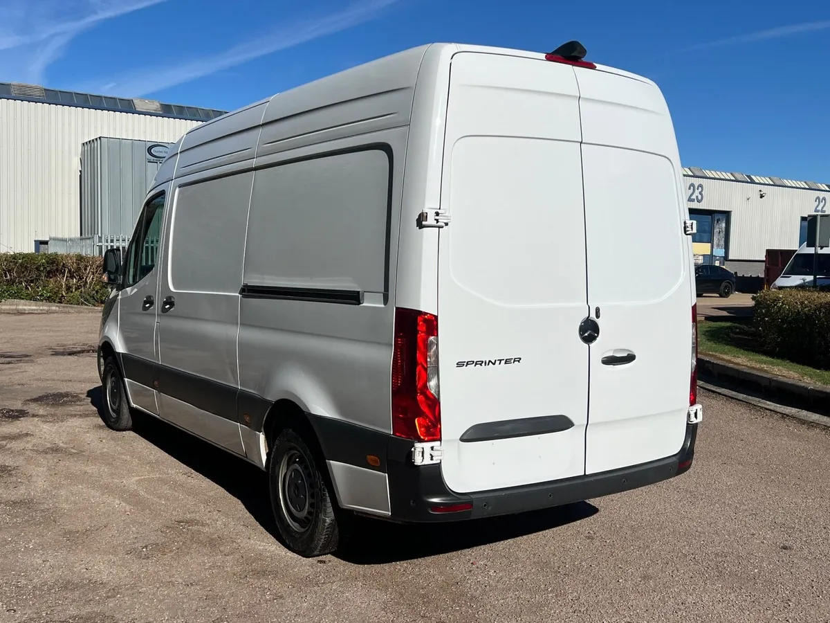 Mercedes-Benz Sprinter 2024 - Image 2