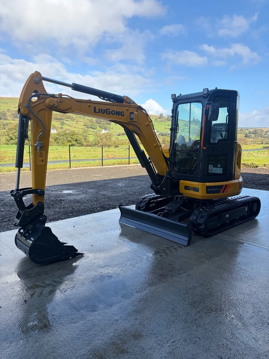 New Liugong excavator - Image 3