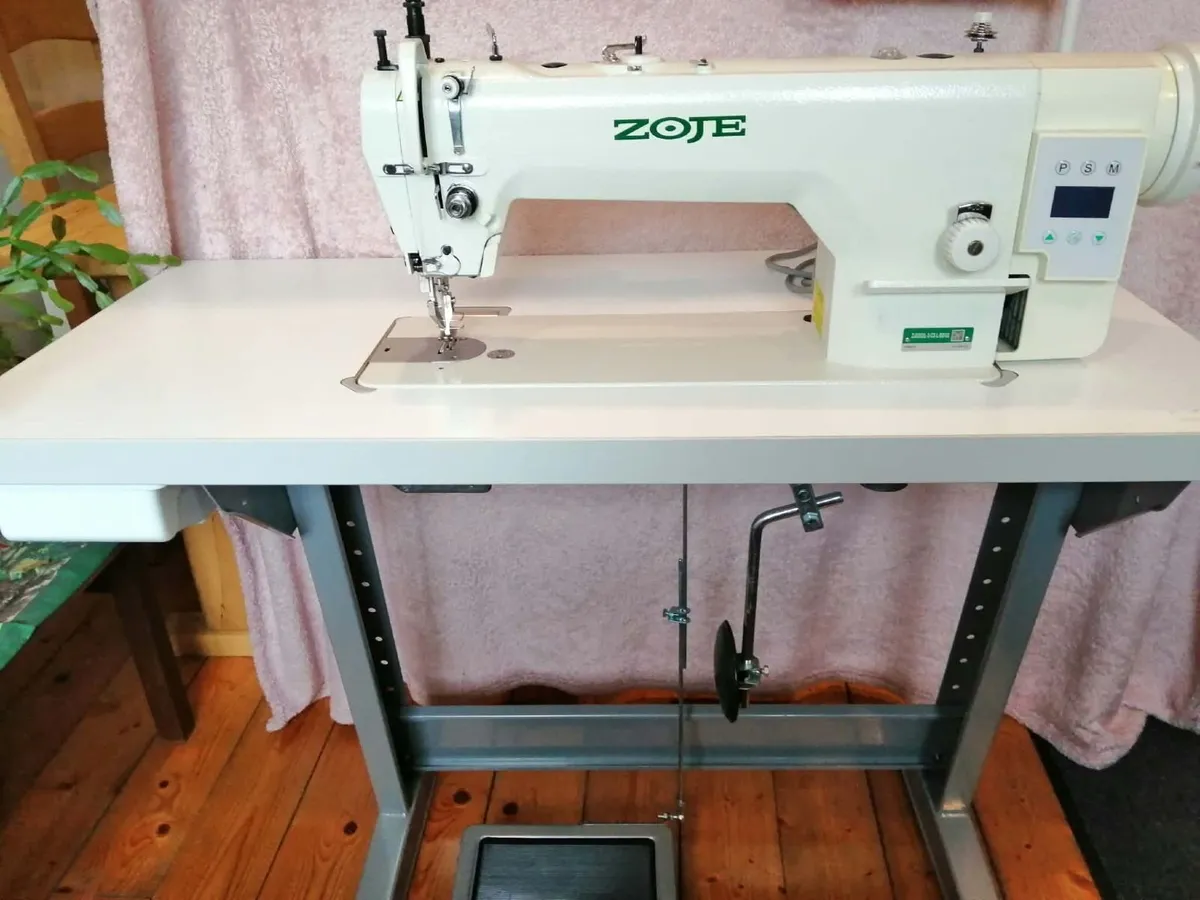 Industrial Sewing Machine - Image 4