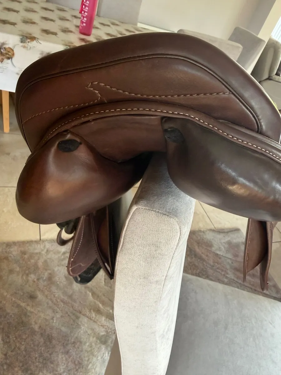 Prestige Italia 17” Brown Jump Saddle - Image 2