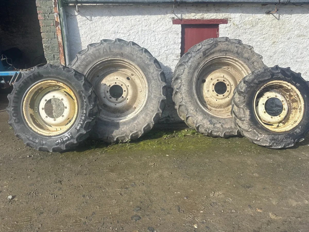 420/85R38 and 340/85R28 for sale - Image 1