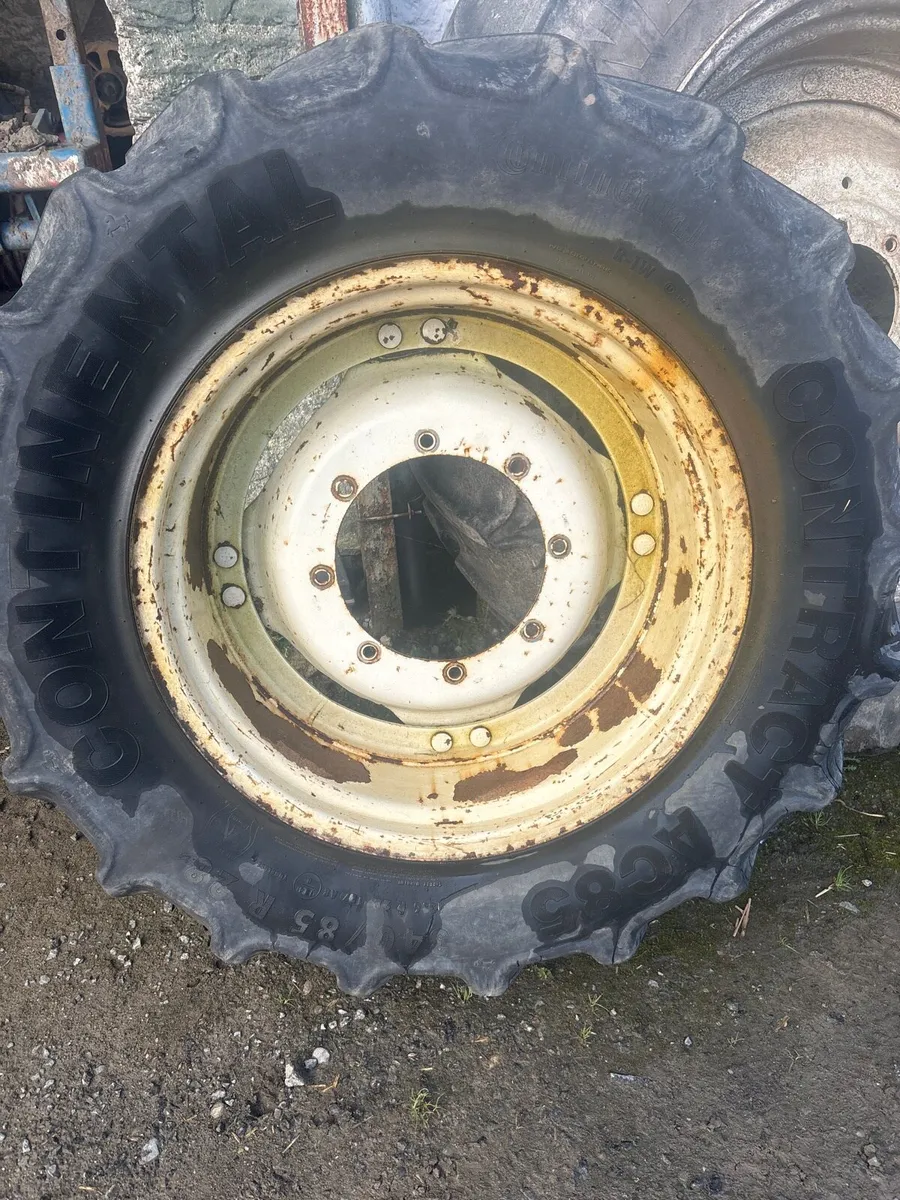 420/85R38 and 340/85R28 for sale - Image 2