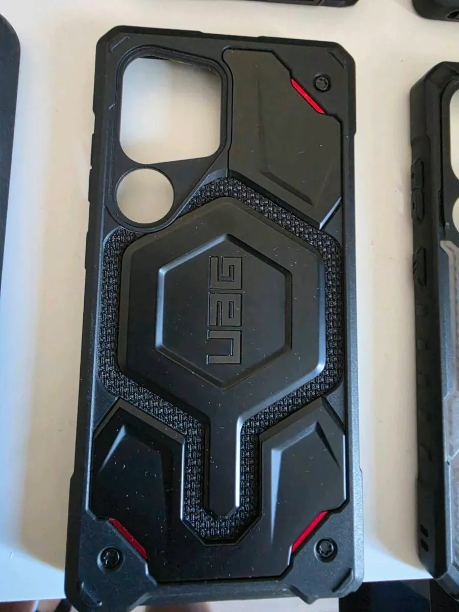 Selection of Samsung Galaxy S25 Ultra cases - Image 3