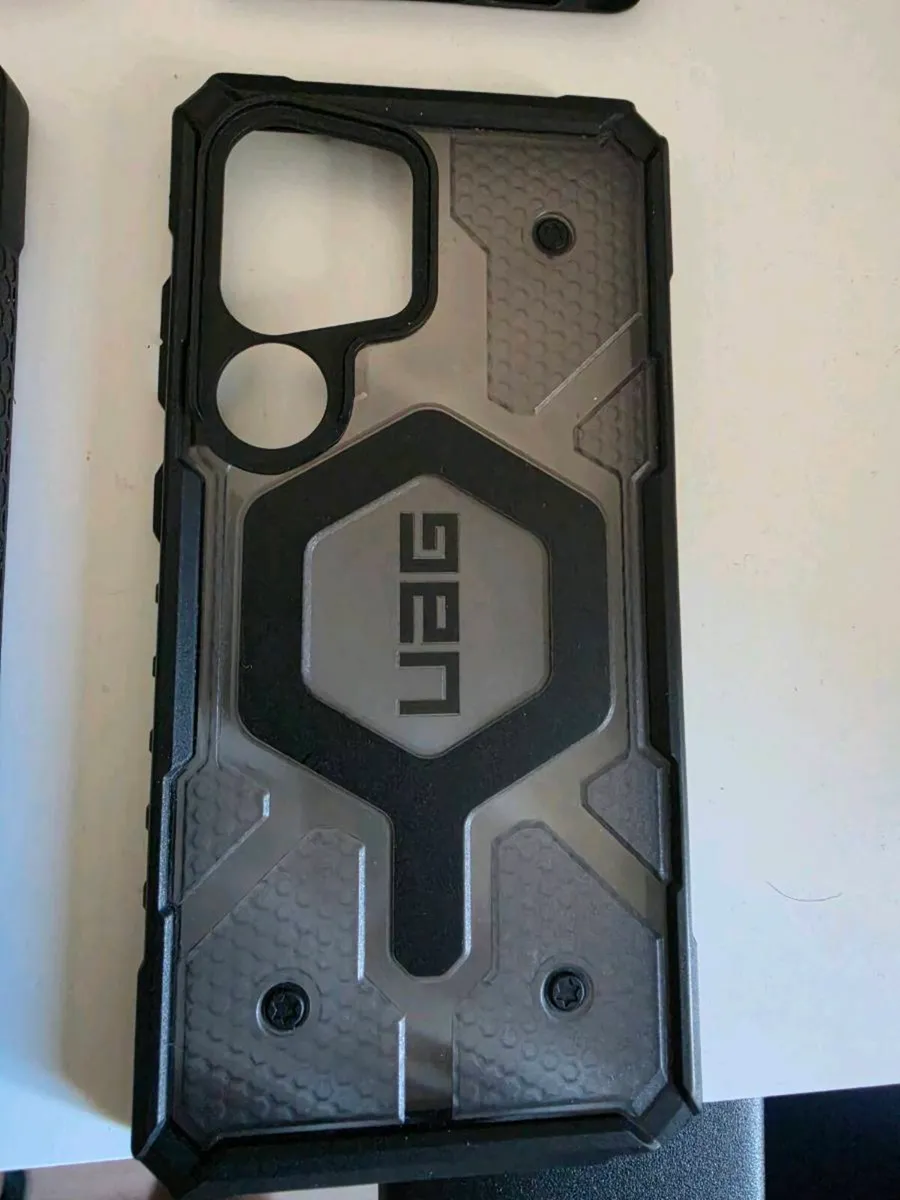 Selection of Samsung Galaxy S25 Ultra cases - Image 4