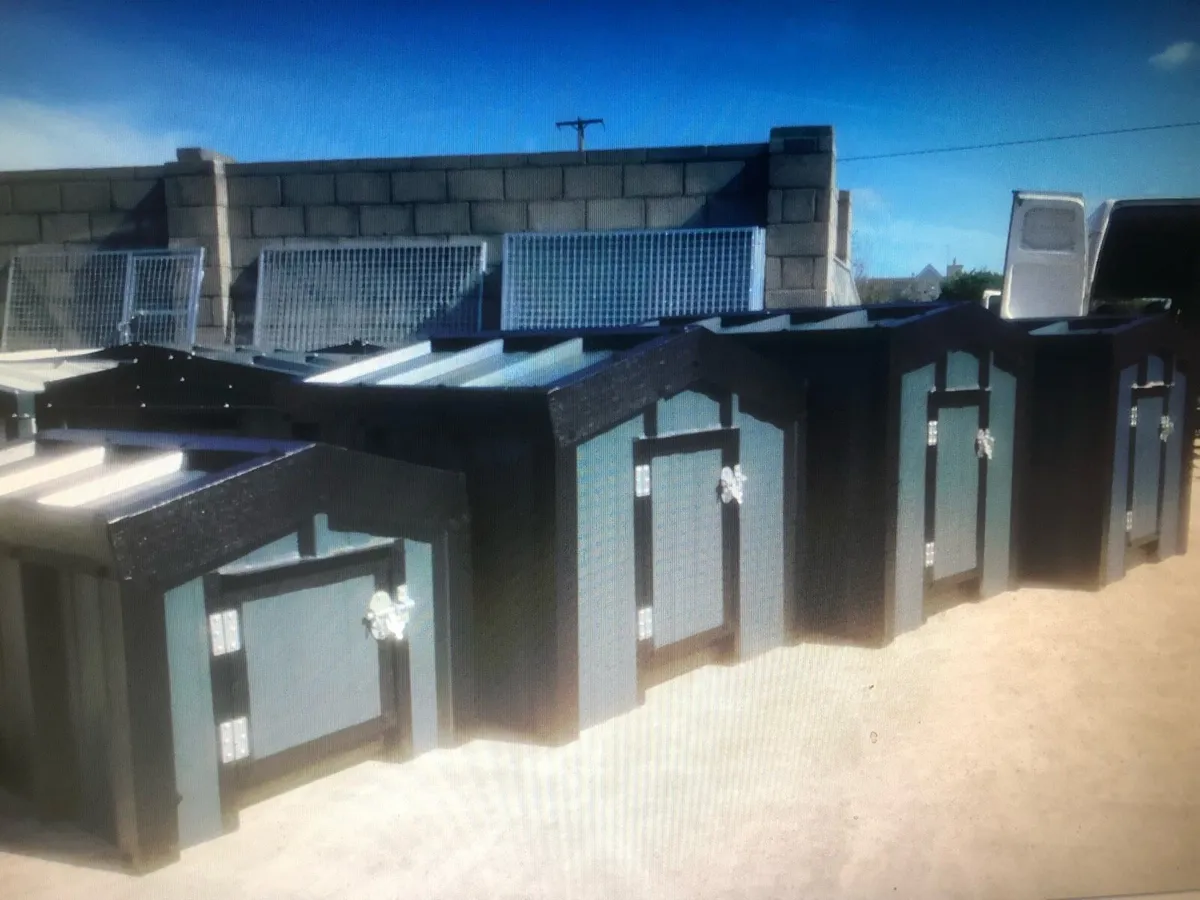 Insulated steel dog house - Image 3