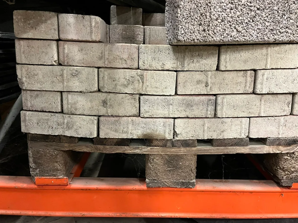 Paving bricks - Image 1