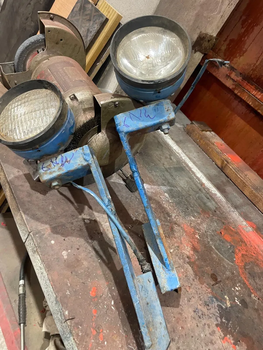 Ford TW/9700 Headlights with original Brackets - Image 2