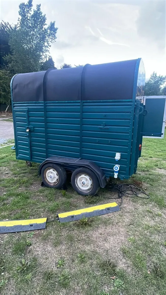 Vintage Horsebox Mobile Catering Trailer - Image 4
