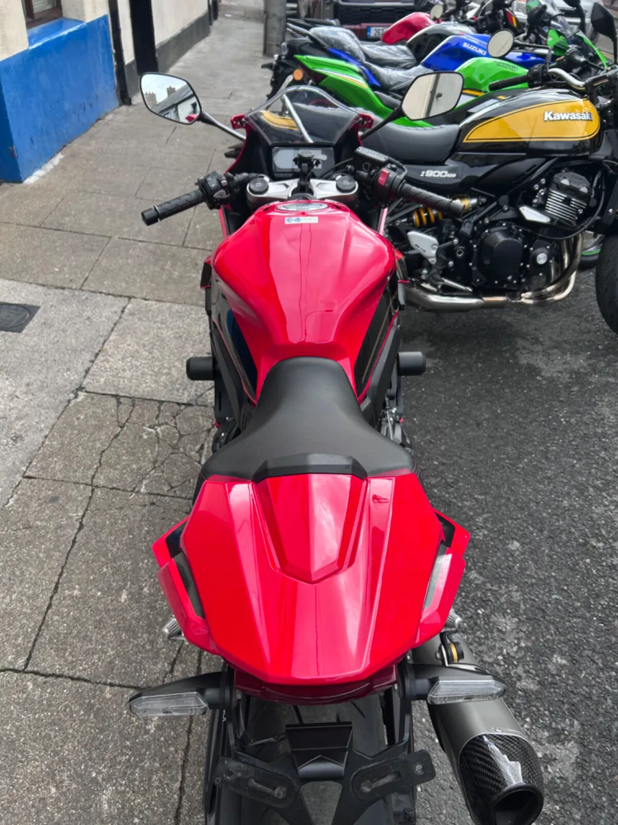 2024 Honda CBR 650 R - Image 4