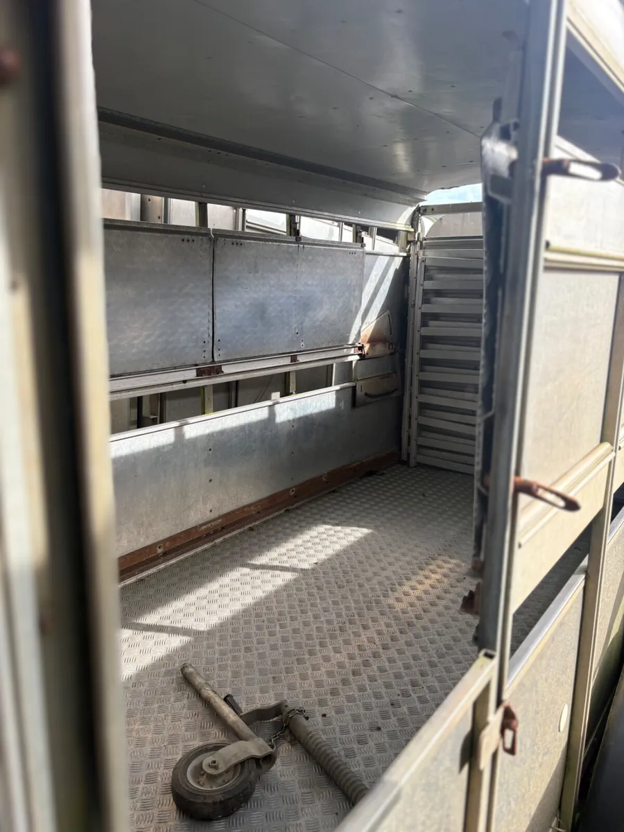 Ifor Williams 12ft cattle trailer - Image 3