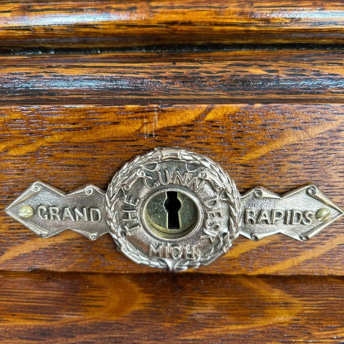 A superb antique American oak roll-top desk with b - Image 3