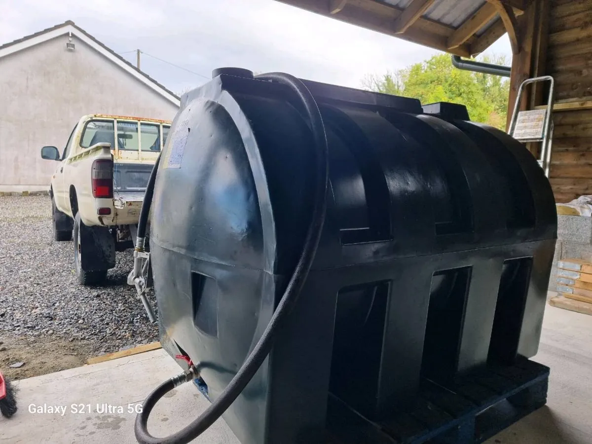Large Oil Tank with Hose - Image 1