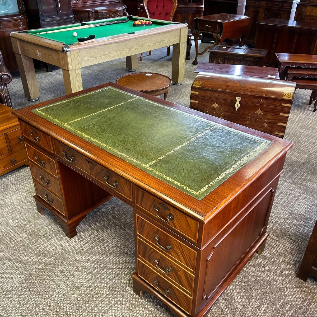 Traditional mahogany flamed twin pedestal writing - Image 2