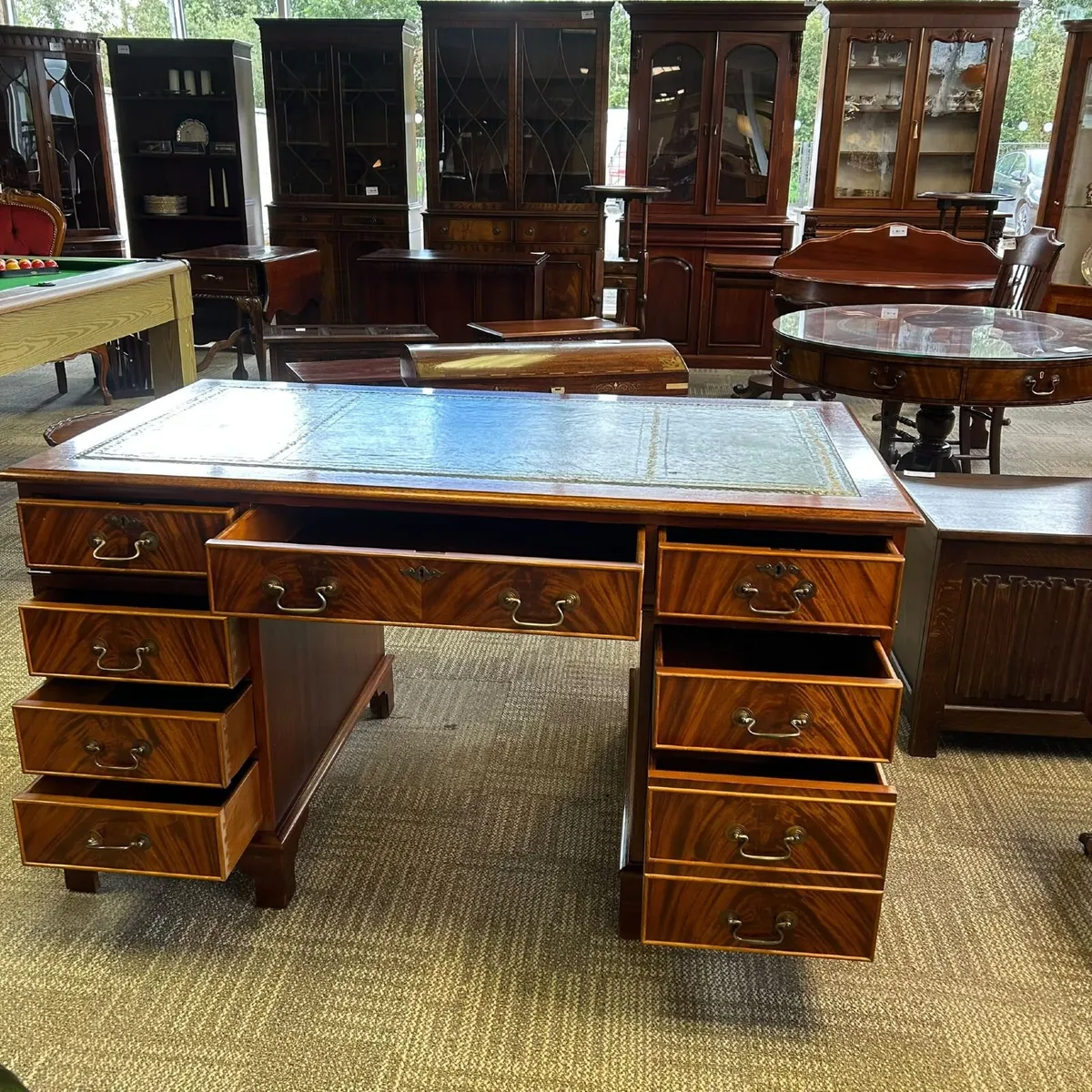 Traditional mahogany flamed twin pedestal writing - Image 3